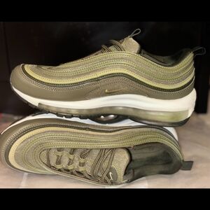 Nike Green Sneakers Sleek Design Modern Style